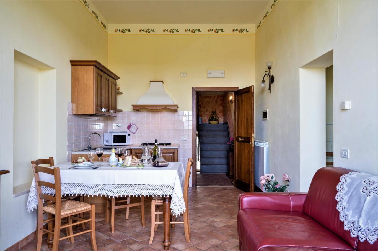 Borgo Il Villino Guest House กาโซเล เดลซา ภายนอก รูปภาพ