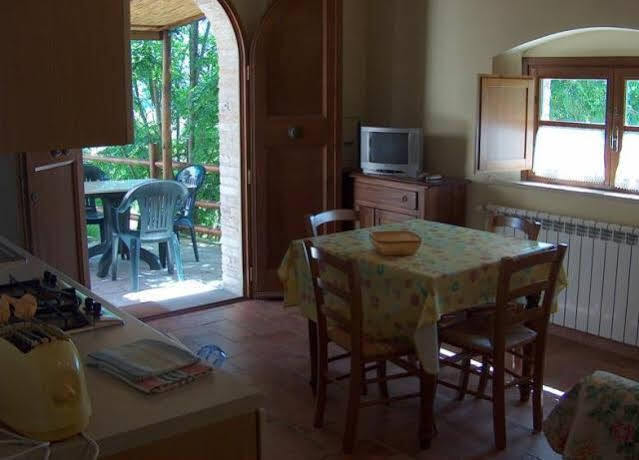 Borgo Il Villino Guest House กาโซเล เดลซา ภายนอก รูปภาพ